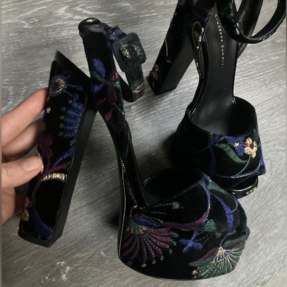 GORGEOUS Giuseppe zanotti heels - Picture 2 of 8